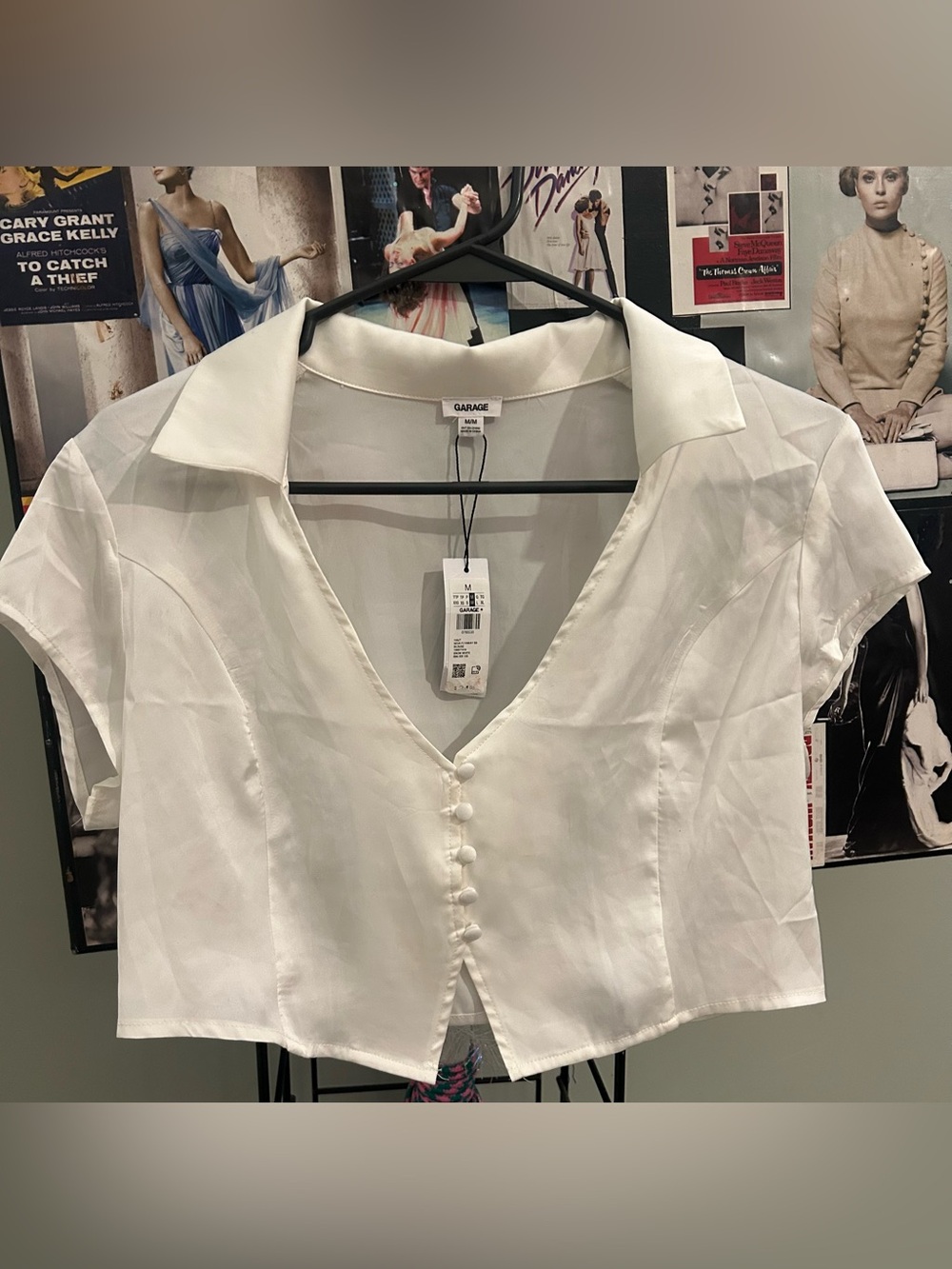 GARAGE Women's White V-Neck Button Front Cropped Top Size Medium// NWT✨